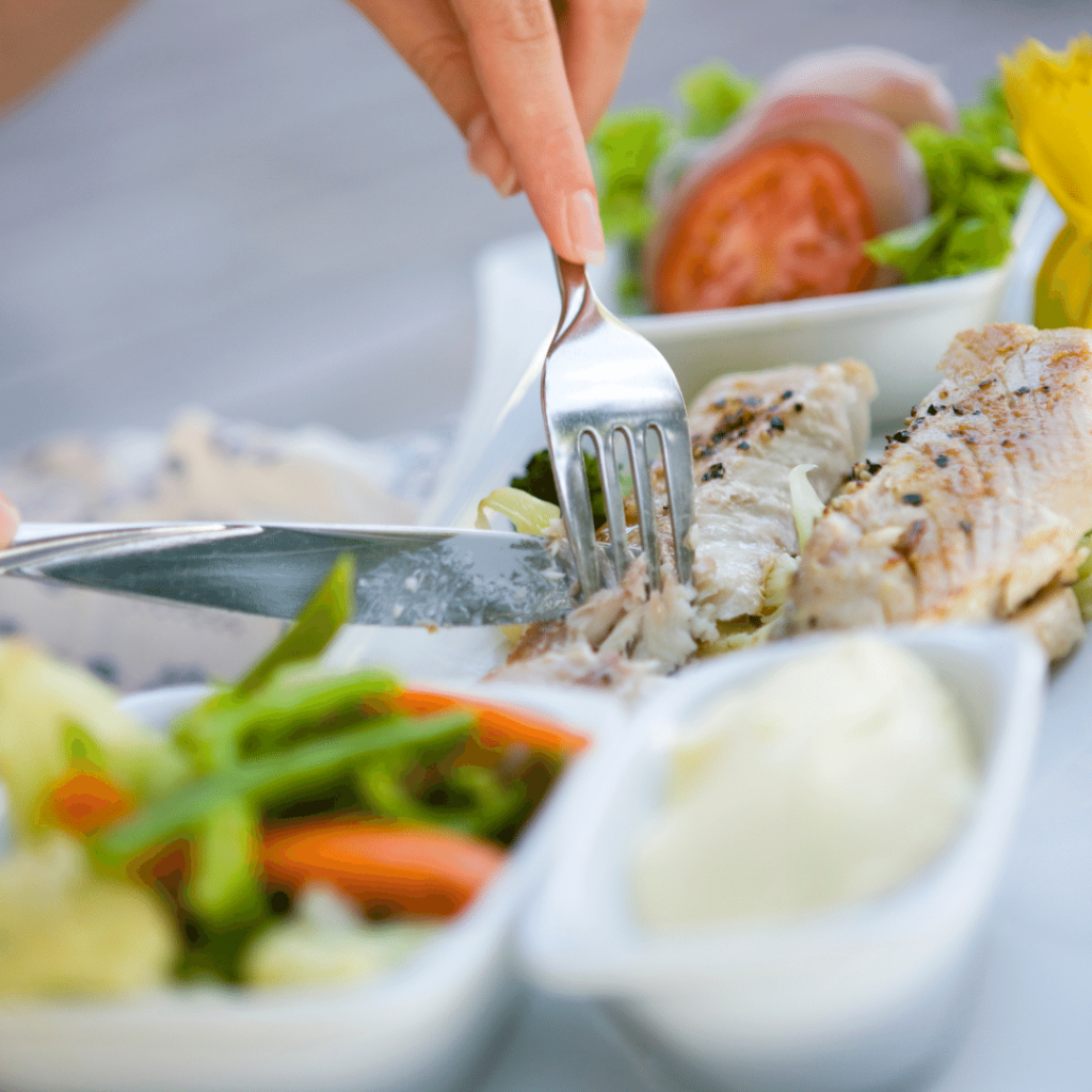 Ăn uống đầy đủ chất dinh dưỡng cần thiết cho quá trình lành sẹo